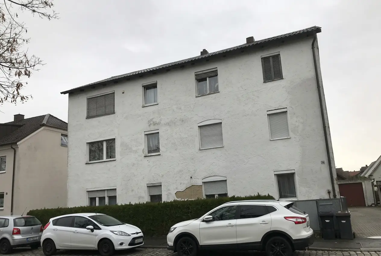 Mehrfamilienhaus, energetisch ertüchtigt, Straubing — vor der Sanierung