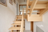 Treppenhaus - Traumhafte Hanglage – Zweifamilienhaus mit Panorama in Inzigkofen
