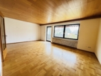 Wohnzimmer - Top Angebot – Modernisiertes Zuhause mit Garten, Balkon und Garage