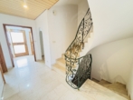Treppe - Top Angebot – Modernisiertes Zuhause mit Garten, Balkon und Garage