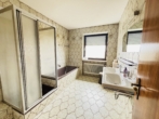 Badezimmer - Top Angebot – Modernisiertes Zuhause mit Garten, Balkon und Garage