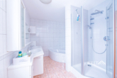 Badezimmer - Großes Einfamilienhaus mit exklusiver Aussicht | 350m² | Balkon | Terrasse | Garten | Sauna