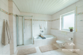 Badezimmer (Möblierungsbeispiel) - Architektenhaus mit großem Grundstück | 1.600m² | Terrasse | Kamin