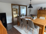 Wohnzimmer - Liebevoll renovierte Doppelhaushälfte im Grünen | 106 m² | Garten | Keller