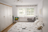 Schlafzimmer - Vermietete 3-Zimmer-Wohnung mit Balkon in Straubing – ideal für Kapitalanleger