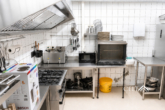 Cafe - Küche - 5% Rendite – Stilvolles Anlageobjekt mit Café, Wohnungen & Bungalow